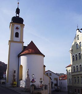 Pfarrkirche und Rathaus