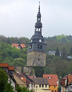 Der sich neigende Turm der Oberkirche in Bad Frankenhausen - zweitschiefster Turm in Deutschland