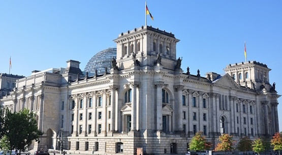 Berliner Reichstagsgebäude - Sitz des Deutschen Bundestages Berliner Reichstagsgebäude - Sitz des Deutschen Bundestages
