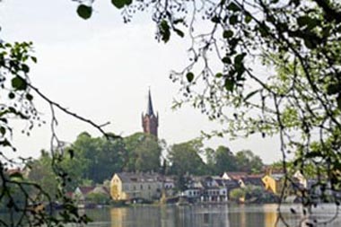 Blick über den Haussee auf Feldberg
