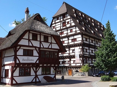 Kornschreiberhaus (links), ltestes Haus von 1397 in Geislingen an der Steige