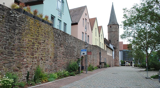Hexenturm und berbaute Teile der Stadtmauer in Gemnden