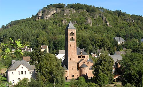 Erlserkirche Gerolstein mit Munterlay