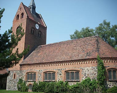 Kirche im Ortsteil Karritz