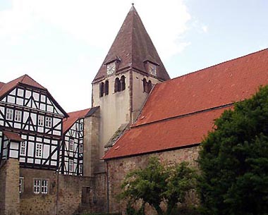 Stiftskirche mit Nebengebäude
