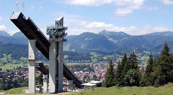 Schattenbergschanze und Blick über Oberstdorf