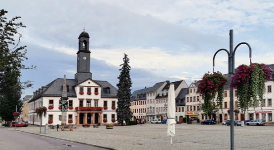 Rathaus und Marktplatz in Rochlitz