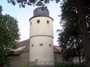 Der Brgerturm, ein behbiges Bauwerk mit welscher Haube, diente einst als Gefngnis fr straffllige Brger. 1596 strzte der Turm ein und wurde im Jahre 1600 wiederaufgebaut. Sogenannte Lwenmuler und Schiescharten lassen erkennen, dass dem Brgerturm als Eckturm im Verteidigungsring der Stadt eine besondere Bedeutung zukam.