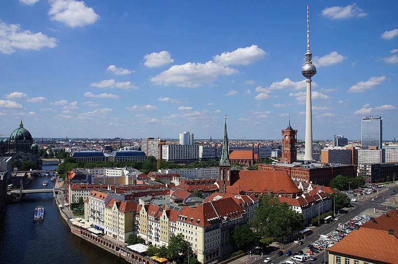 Berliner Skyline mit Fernmeldeturm und Berliner Dom