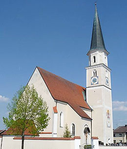 Pfarrkirche Maria Himmelfahrt im Ortsteil Uttigkofen Pfarrkirche Maria Himmelfahrt im Ortsteil Uttigkofen