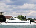 Katamaran Fridolin vor Friedrichshafen