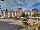 Anstelle der alten Wasserburg erhebt sich heute das Altschloss im Renaissance-Stil mit den beiden barocken Flgeln des Neuschlosses, von Rmy de la Fosse 1716 bis 1737 erbaut. Der Glockenbau des Schlosses, 1671 von Pfannmller errichtet, hat in seiner offenen Glockenstube des Turms ein Glockenspiel, das jede Viertelstunde einen Choral oder ein Volkslied erklingen lt. Im Inneren des Gebudes befindet sich heute das Schlossmuseum.