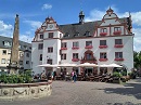 Der Marktplatz wurde zu Beginn des 14. Jahrhunderts als Handelsplatz angelegt. Der Marktbrunnen entstand 1546 und wurde 1780 verndert. An der Sdseite des Marktplatzes erhebt sich das Alte Rathaus, das 1598 nach Plnen von Wurstmann gebaut wurde. Es beherbergt heute im Erdgescho den Ratskeller und im dritten Obergescho das Standesamt.