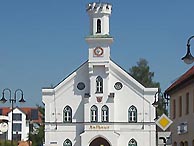 Neugotisches Rathaus in Nandlstadt