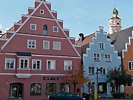 Lenbachplatz im Stadtzentrum von Schrobenhausen