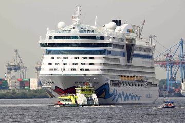 Kreuzfahrschiff im Hamburger Hafen