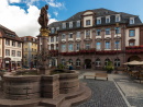 Rathaus mit Herkulesbrunnen am Marktplatz