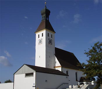 Katholische Pfarrkirche Mariä Himmelfahrt im Ortsteil Möckenlohe