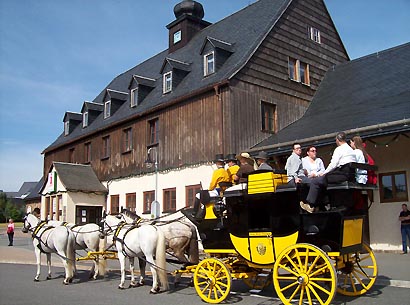 Postkutschenhalt am Bahnhof Altenberg