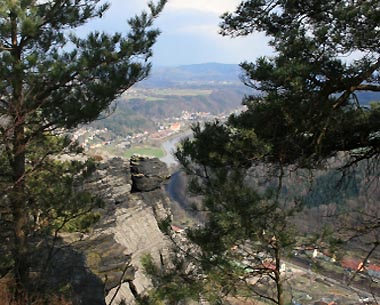 Blick vom Lilienstein ber die Elbe nach Bad Schandau