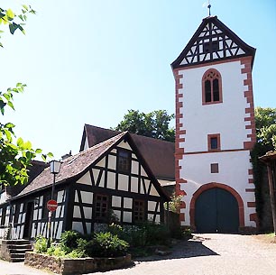 Tor- und Glockenturm Pfarrberg in Wersau