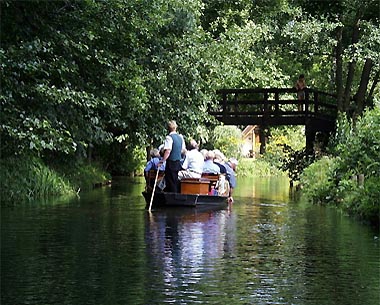 Ausflugskahn bei Burg im Spreewald