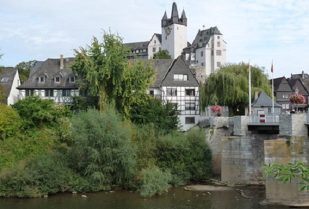 Blick ber die Lahn auf das Grafenschloss