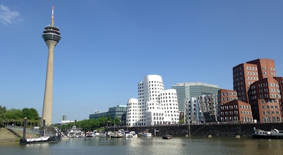 Hafen Architektur und Fernsehturm in D&uuml;sseldorf