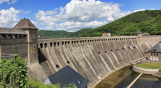 Staumauer am Edersee