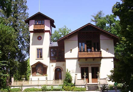 Casino im Stil einer oberitalienischen Villa auf der Roseninsel