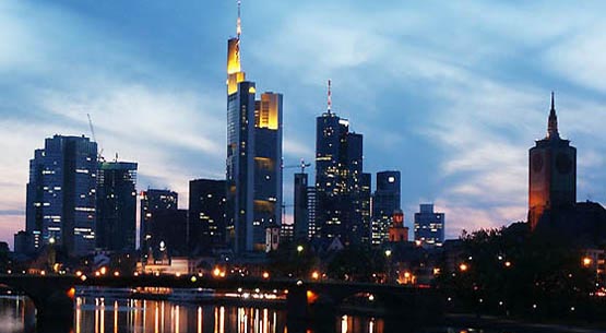 Frankfurter Skyline am Abend