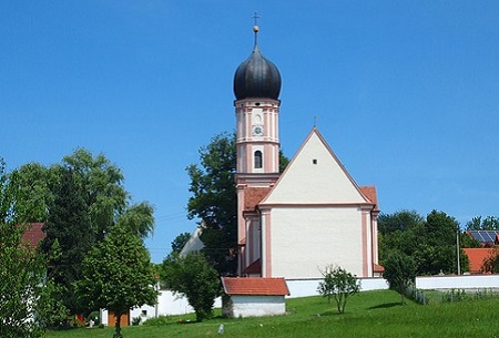 Katholische Pfarrkirche St. Jakobus im Ortsteil Ketterschwang