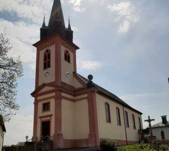 Katholische Pfarrkirche St. Peter und Paul in Hosenfeld