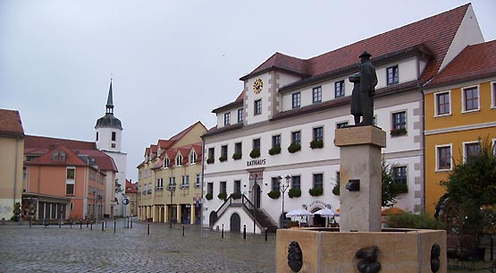 Marktplatz mit Rathaus in Hoyerswerda