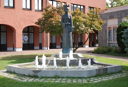 Brunnen vor den Rathaus in Knigsbrunn