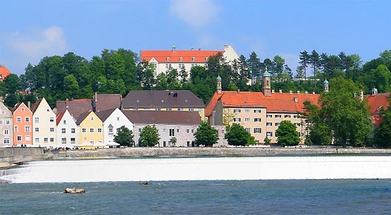 Lechwehr mit der Altstadt von Landsberg am Lech