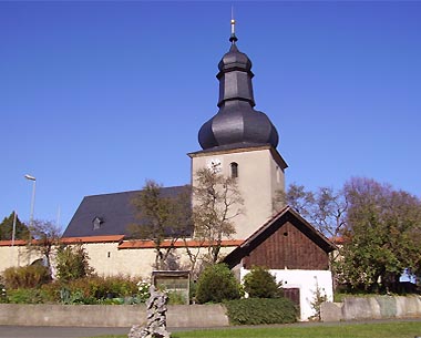 Kirche St. Laurentius und Heinrich im Ortsteil Hohenplz