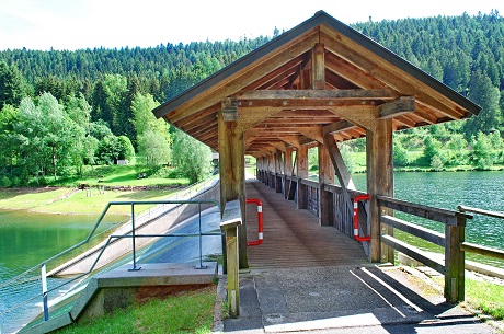 Holzbrcke an der Nagolder Talsperre