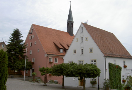 Härtsfeldmuseum und Rathaus