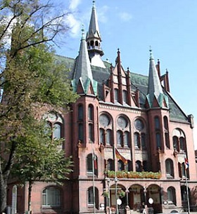 Neugotisches Rathaus in Neumnster