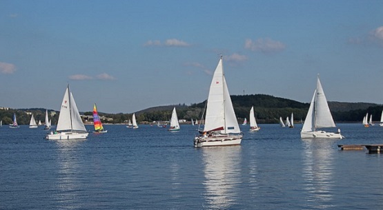 Segelboote auf dem Bostalsee