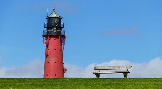 Leuchtturm und Lieblingsbank auf Pellworm