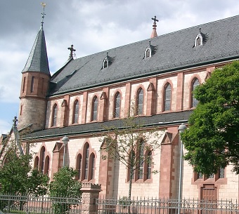 Katholische Kirche St. Matthias im Stadtteil Nieder-Roden