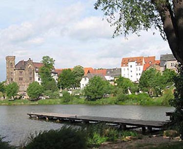 Blick ber den Baderteich aufs Schloss