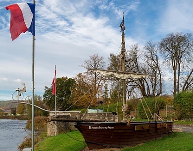 Schute Brombeerchen im Wanfrieder Hafen