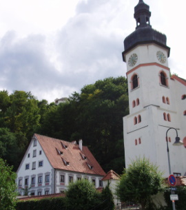 Kirche und Pfarrhof in Wellheim