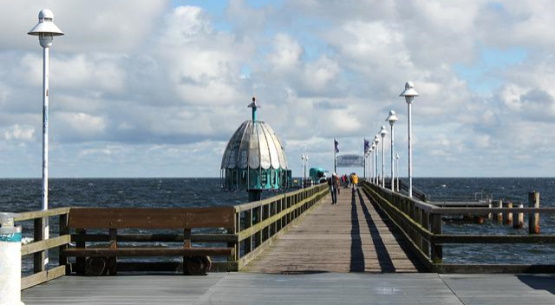 Seebrücke mit Tauchgondel