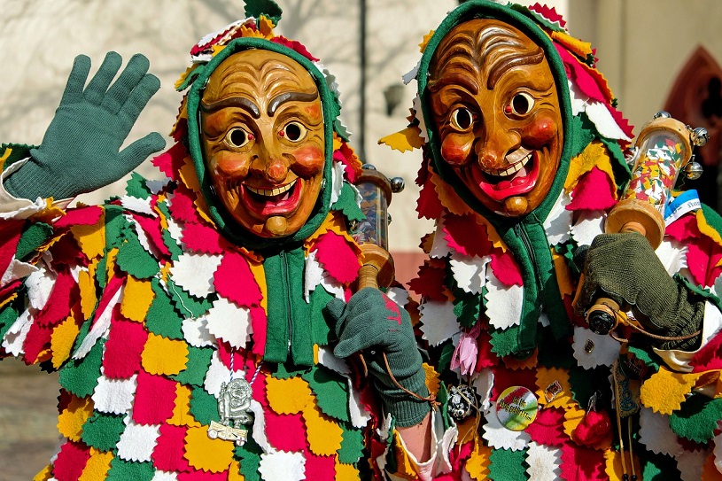 Holzmasken bei der Fasnet