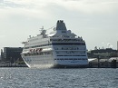 Kreuzfahrtschiff im Kieler Hafen