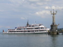 Passagierschiff bei der Einfahrt in den Hafen